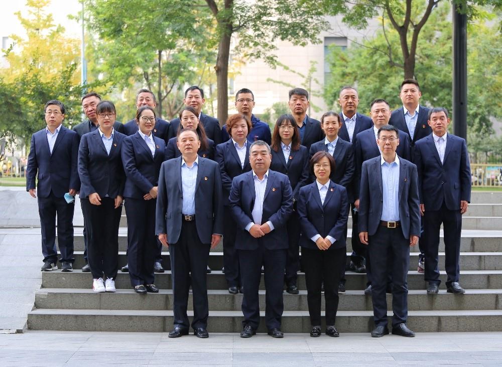 多元團隊凝合力，同舟共濟揚帆起