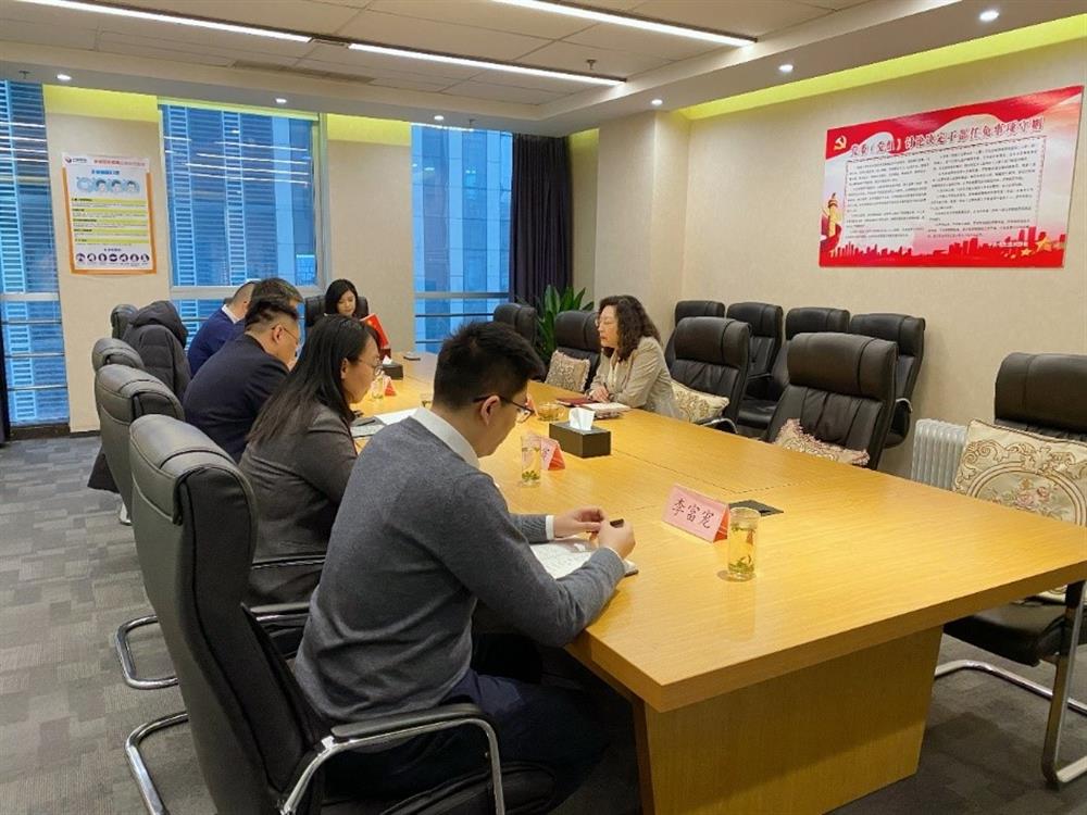 集團(tuán)黨委副書記、總經(jīng)理黃蓓調(diào)研園區(qū)集團(tuán)并召開民主生活會征求意見座談會