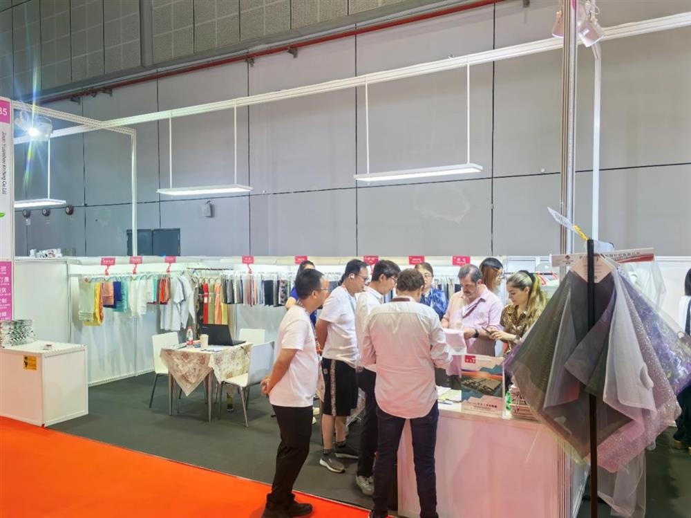 以科技綠色鏈接紡織商機(jī)！元首針織亮相2025中國國際紡織面料及輔料（秋冬）博覽會