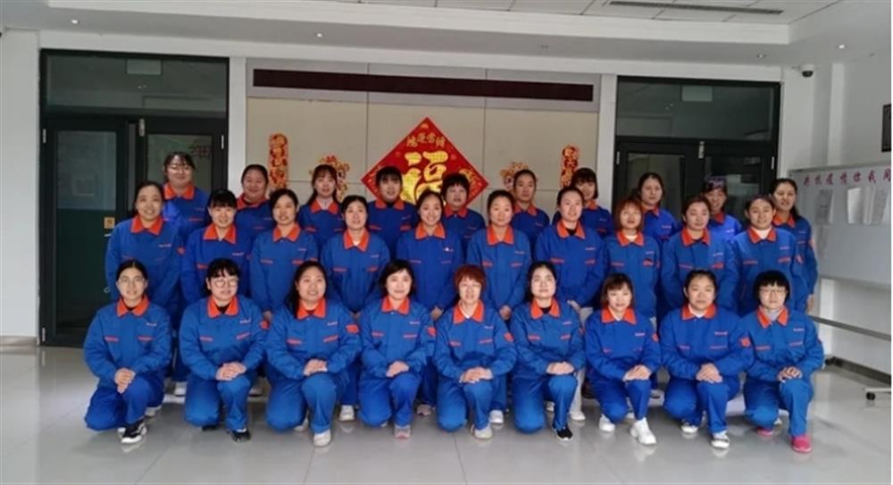 巾幗綻芳華！金鐘科技集團(tuán)精密儀器車間應(yīng)變計班：精密儀器生產(chǎn)線上的“解題人”